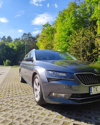 Skoda Superb cena 60000 przebieg: 185812, rok produkcji 2016 z Kielce małe 79